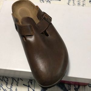 BIRKENSTOCK CLOGS  BROWN , size  7 LIKE NEW !